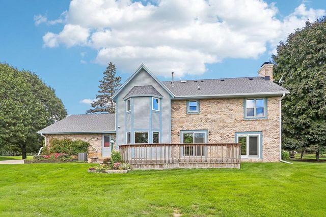 W284N3580 Old North Shore DRIVE, Pewaukee, WI 53072