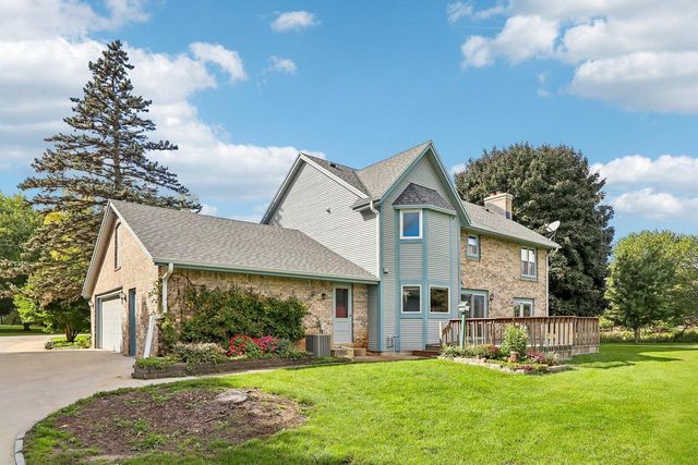 W284N3580 Old North Shore DRIVE, Pewaukee, WI 53072