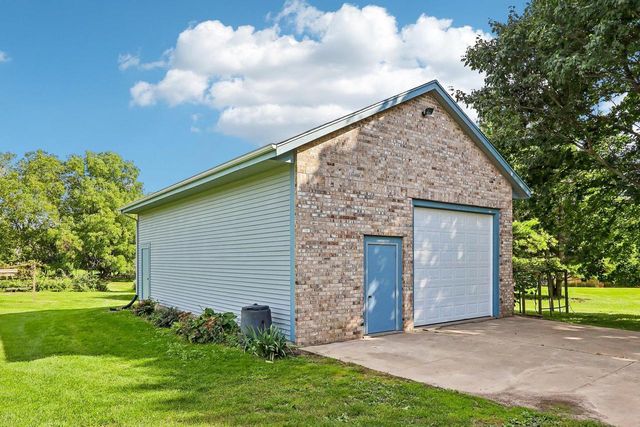 W284N3580 Old North Shore DRIVE, Pewaukee, WI 53072