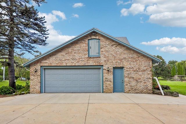 W284N3580 Old North Shore DRIVE, Pewaukee, WI 53072