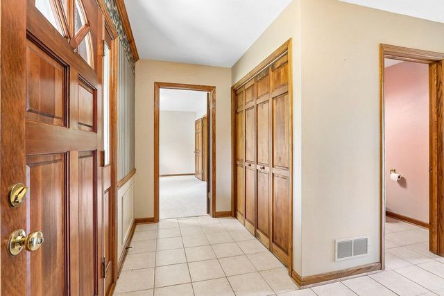 W284N3580 Old North Shore DRIVE, Pewaukee, WI 53072