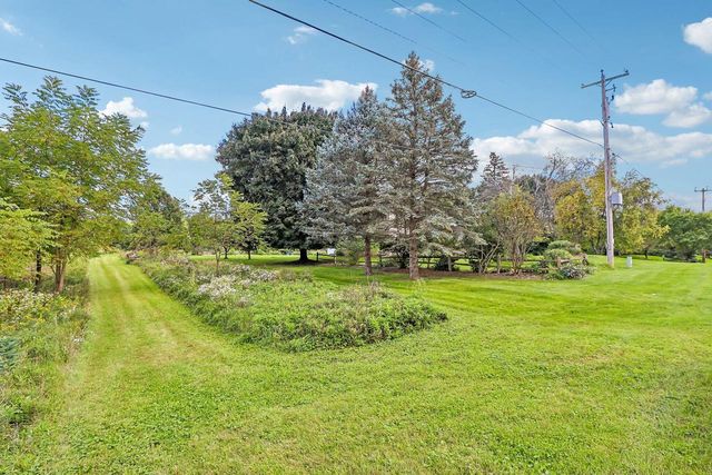 W284N3580 Old North Shore DRIVE, Pewaukee, WI 53072