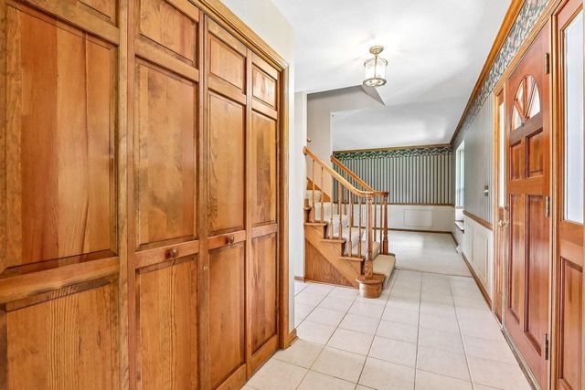W284N3580 Old North Shore DRIVE, Pewaukee, WI 53072