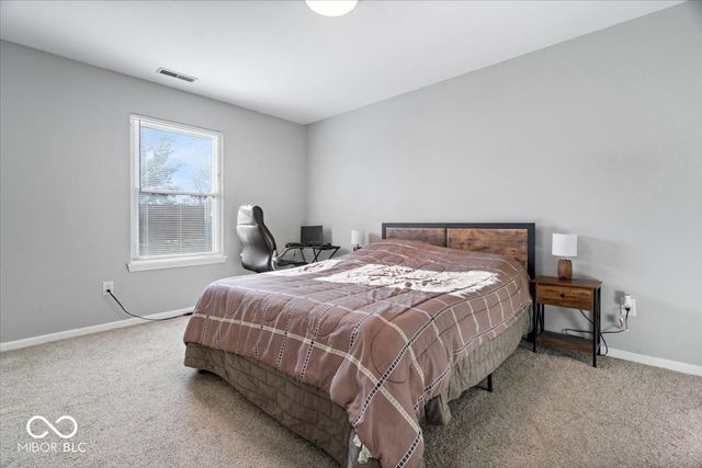 141 Brixton Woods Drive E, Pittsboro, IN 46167