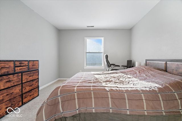 141 Brixton Woods Drive E, Pittsboro, IN 46167