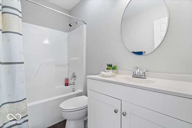 141 Brixton Woods Drive E, Pittsboro, IN 46167