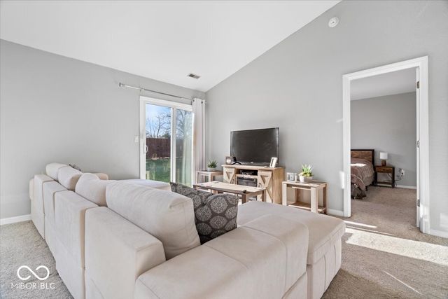 141 Brixton Woods Drive E, Pittsboro, IN 46167