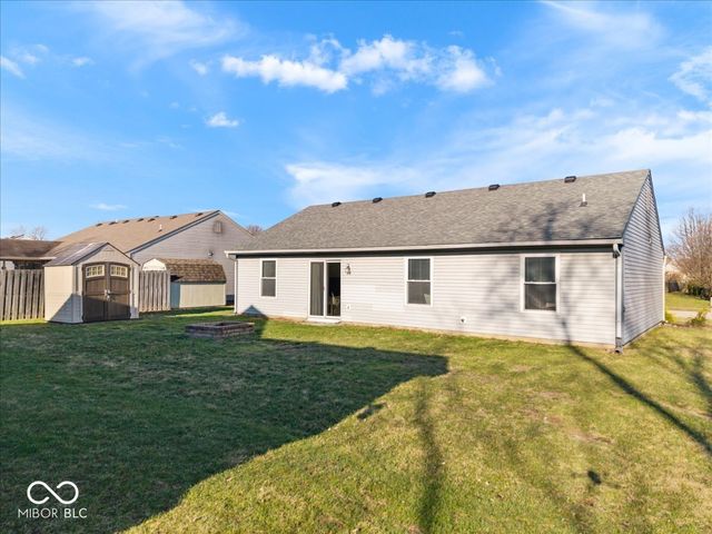 141 Brixton Woods Drive E, Pittsboro, IN 46167