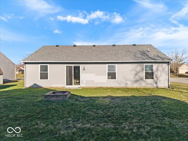 141 Brixton Woods Drive E, Pittsboro, IN 46167