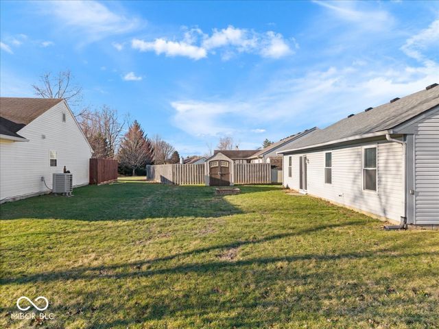 141 Brixton Woods Drive E, Pittsboro, IN 46167