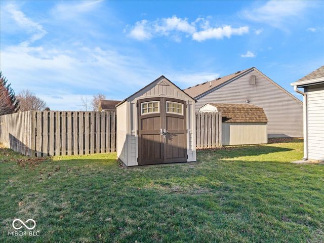 141 Brixton Woods Drive E, Pittsboro, IN 46167