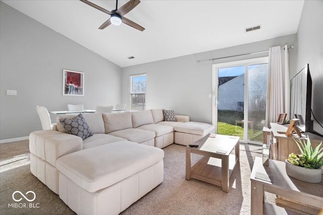 141 Brixton Woods Drive E, Pittsboro, IN 46167