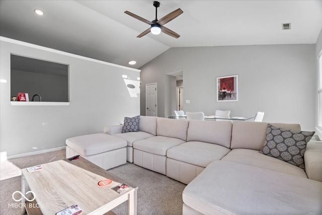 141 Brixton Woods Drive E, Pittsboro, IN 46167