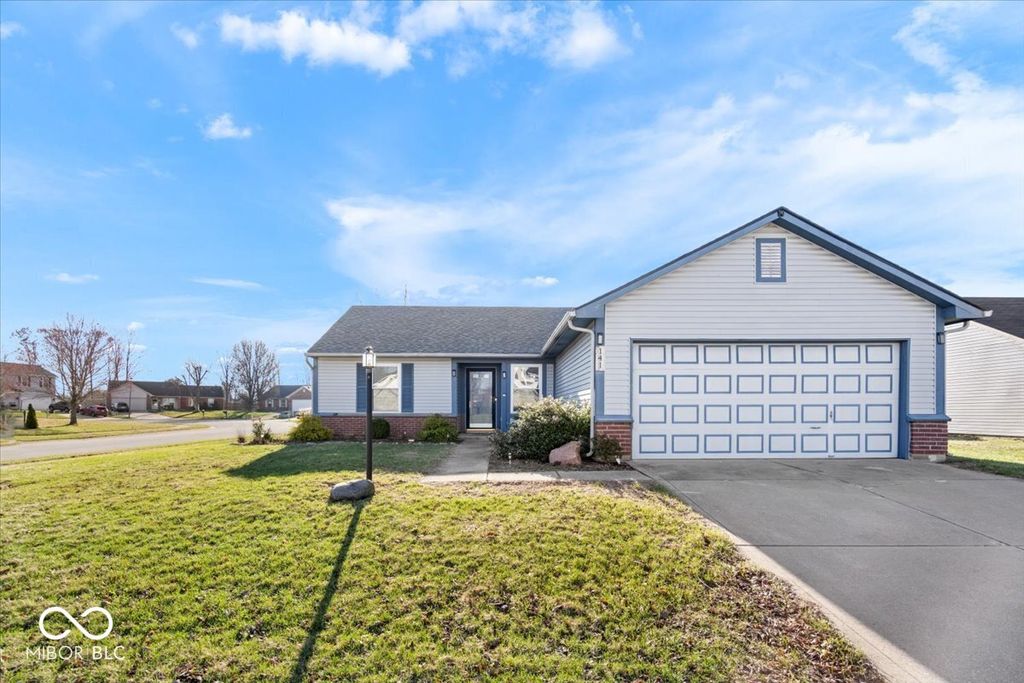 141 Brixton Woods Drive E, Pittsboro, IN 46167