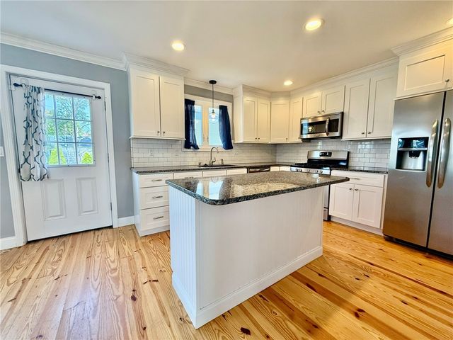 52 Bedlow Avenue, Newport, RI 02840