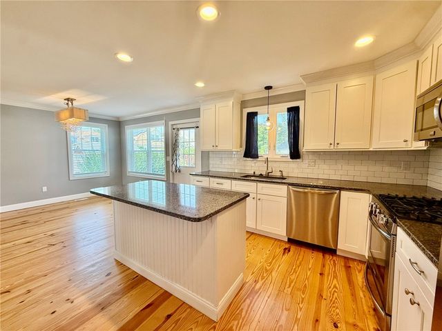 52 Bedlow Avenue, Newport, RI 02840