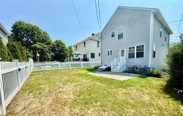52 Bedlow Avenue, Newport, RI 02840