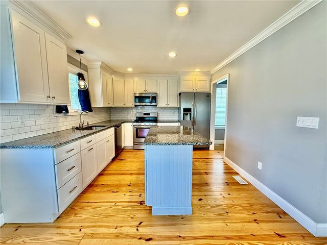52 Bedlow Avenue, Newport, RI 02840