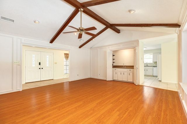 1023 Oleander Street, Lake Jackson, TX 77566