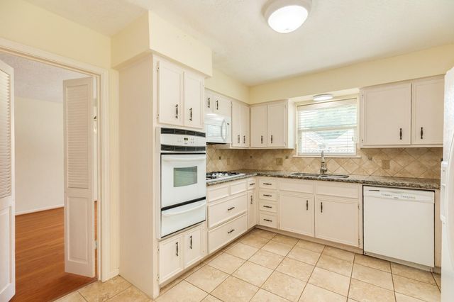 1023 Oleander Street, Lake Jackson, TX 77566