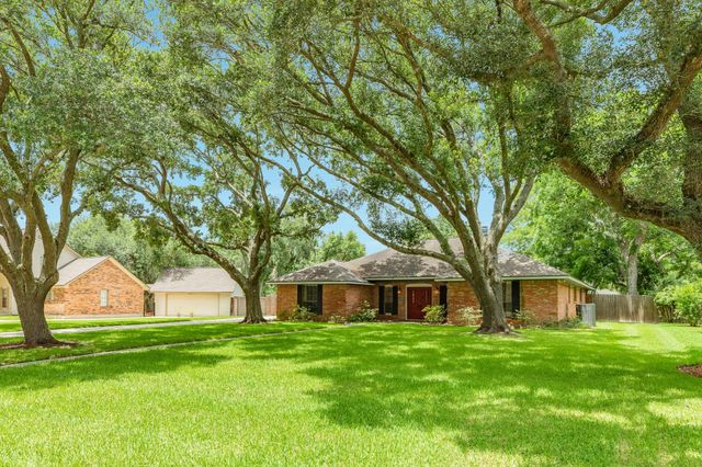 1023 Oleander Street, Lake Jackson, TX 77566