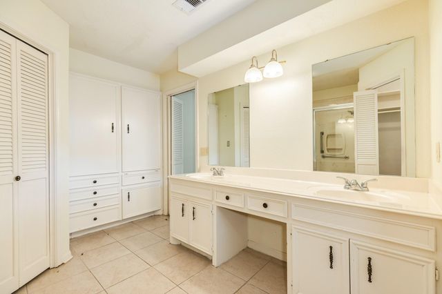 1023 Oleander Street, Lake Jackson, TX 77566
