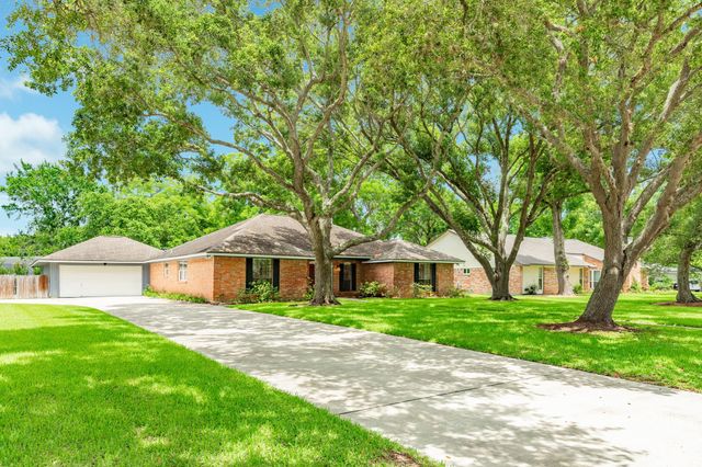 1023 Oleander Street, Lake Jackson, TX 77566