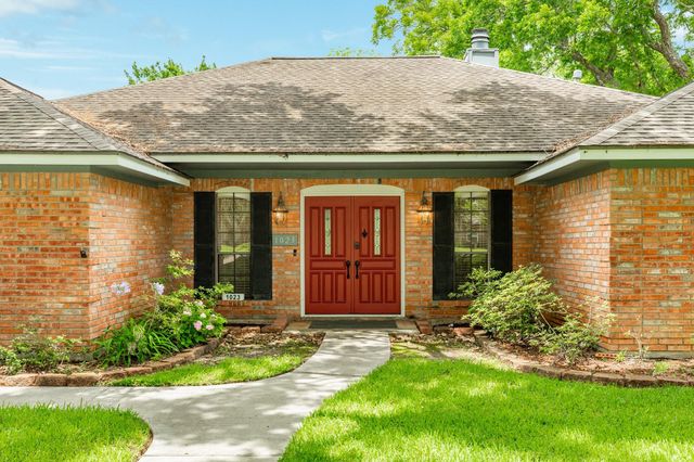 1023 Oleander Street, Lake Jackson, TX 77566