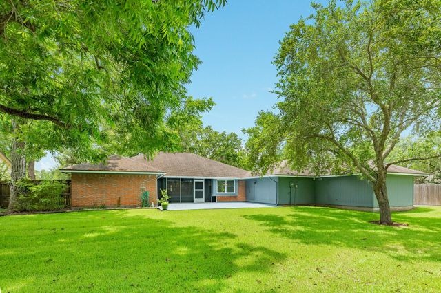 1023 Oleander Street, Lake Jackson, TX 77566