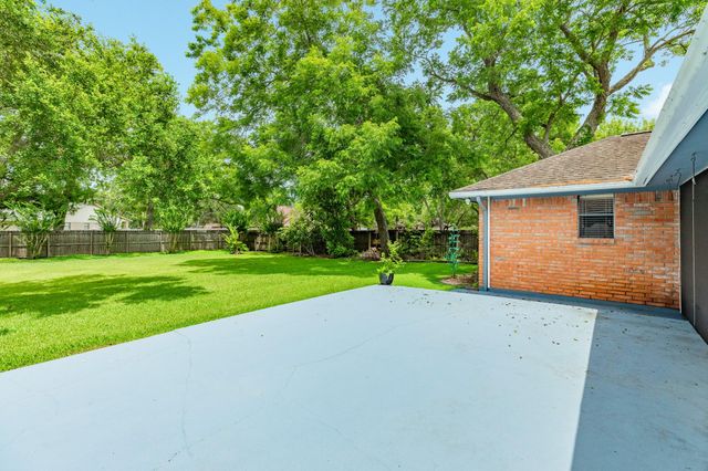 1023 Oleander Street, Lake Jackson, TX 77566