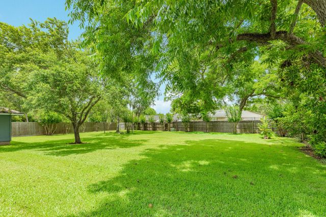 1023 Oleander Street, Lake Jackson, TX 77566