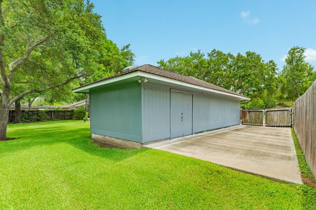1023 Oleander Street, Lake Jackson, TX 77566