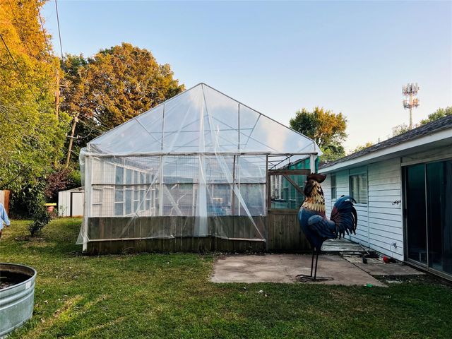 17131 Hewing Drive, Friendswood, TX 77546