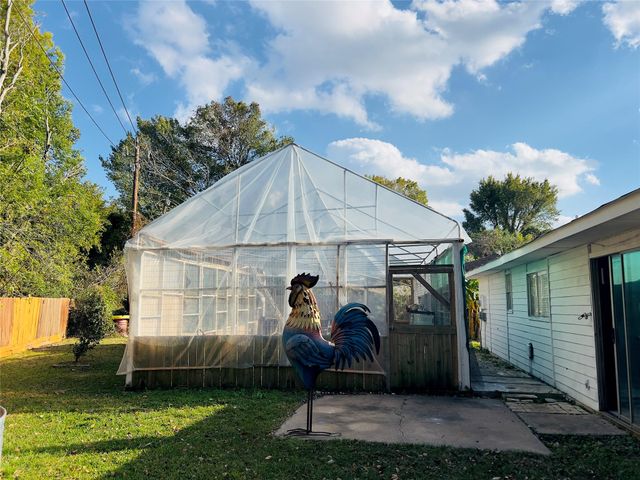 17131 Hewing Drive, Friendswood, TX 77546