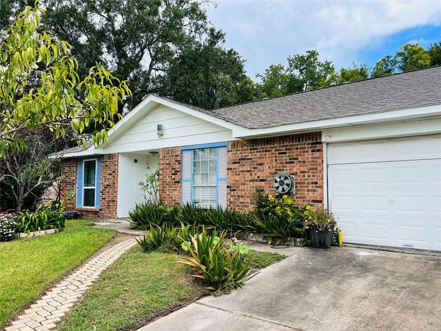 17131 Hewing Drive, Friendswood, TX 77546