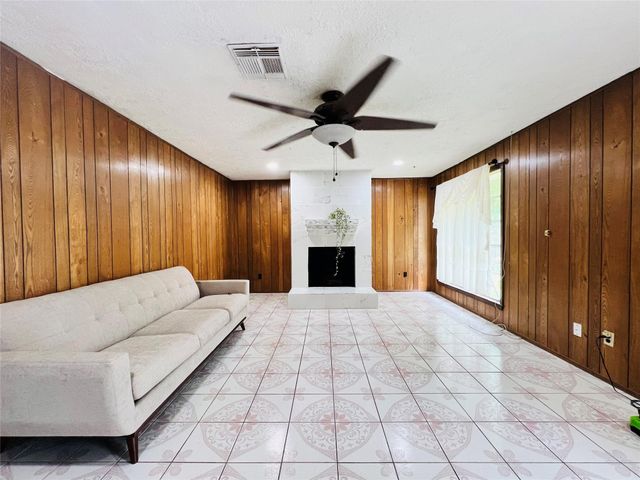 17131 Hewing Drive, Friendswood, TX 77546