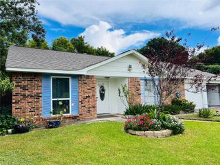 17131 Hewing Drive, Friendswood, TX 77546