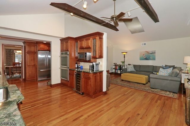 19 Munsee Dr, Cranford Twp., NJ 07016