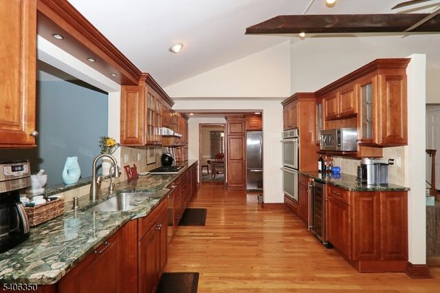 19 Munsee Dr, Cranford Twp., NJ 07016