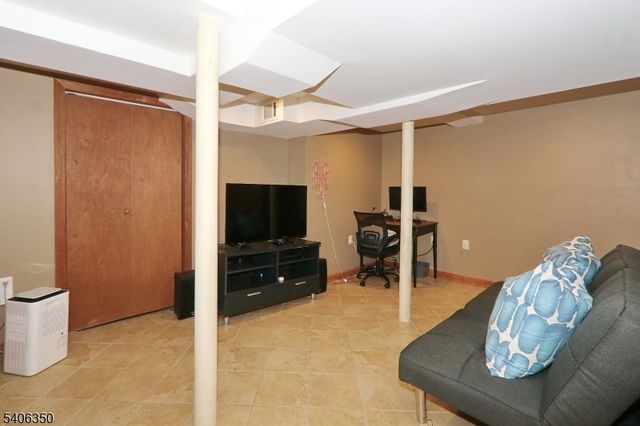 19 Munsee Dr, Cranford Twp., NJ 07016