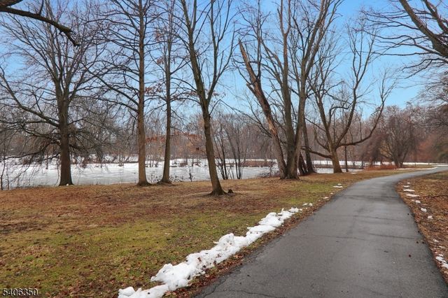 19 Munsee Dr, Cranford Twp., NJ 07016