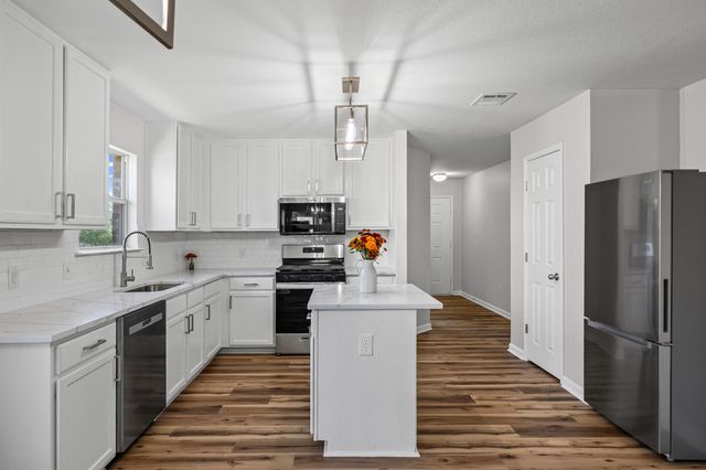129 Lynn Crest BND, Buda, TX 78610