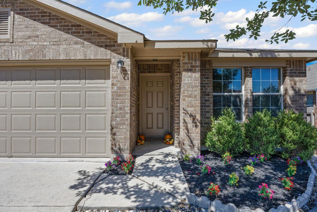 129 Lynn Crest BND, Buda, TX 78610