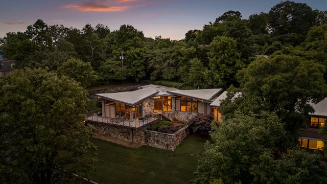 702 S Crest Road, Chattanooga, TN 37404
