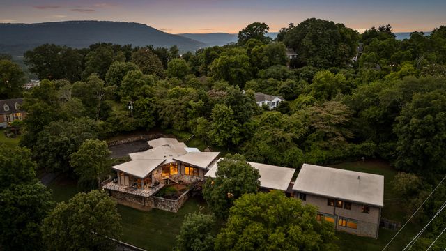 702 S Crest Road, Chattanooga, TN 37404