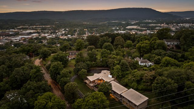 702 S Crest Road, Chattanooga, TN 37404