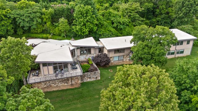 702 S Crest Road, Chattanooga, TN 37404