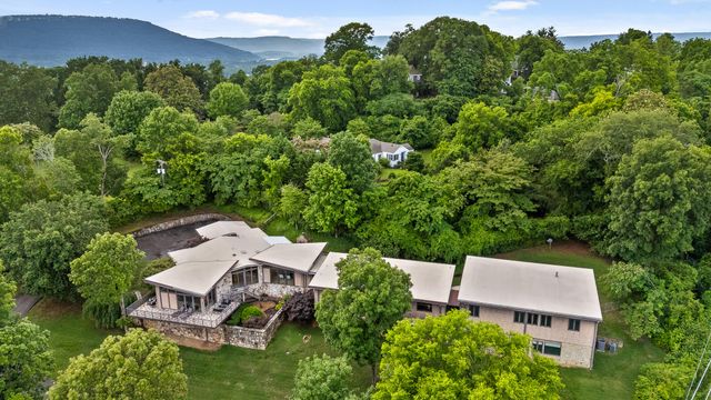 702 S Crest Road, Chattanooga, TN 37404