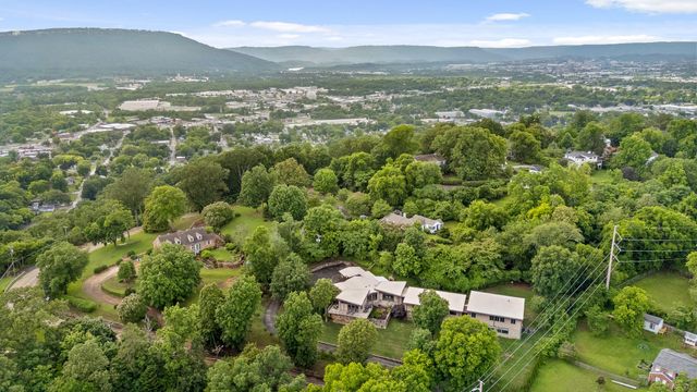 702 S Crest Road, Chattanooga, TN 37404