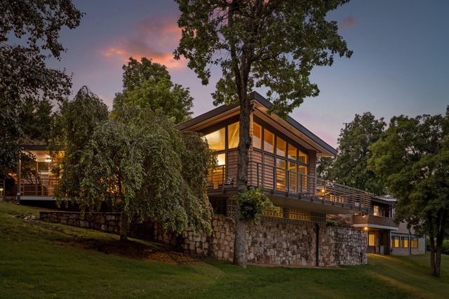 702 S Crest Road, Chattanooga, TN 37404